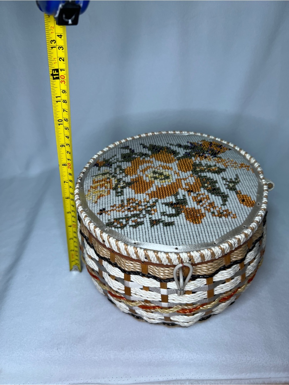 Vintage Japan 70’s Handwoven Floral Needlepoint Basket Purse - Cream & Mustard - Picture 9 of 11